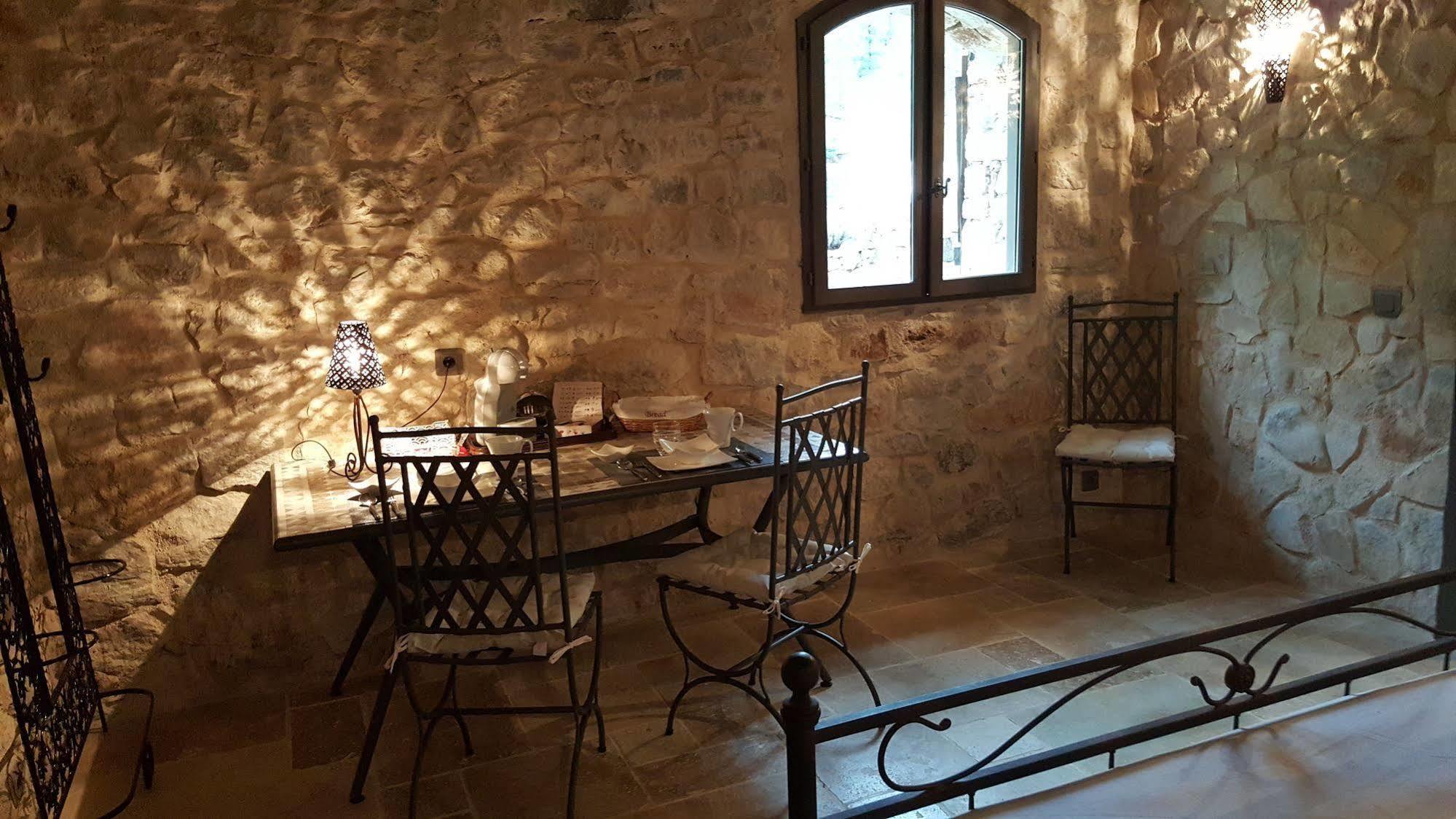 Le Donjon Des Combes Et Son Spa Fayence Exterior foto